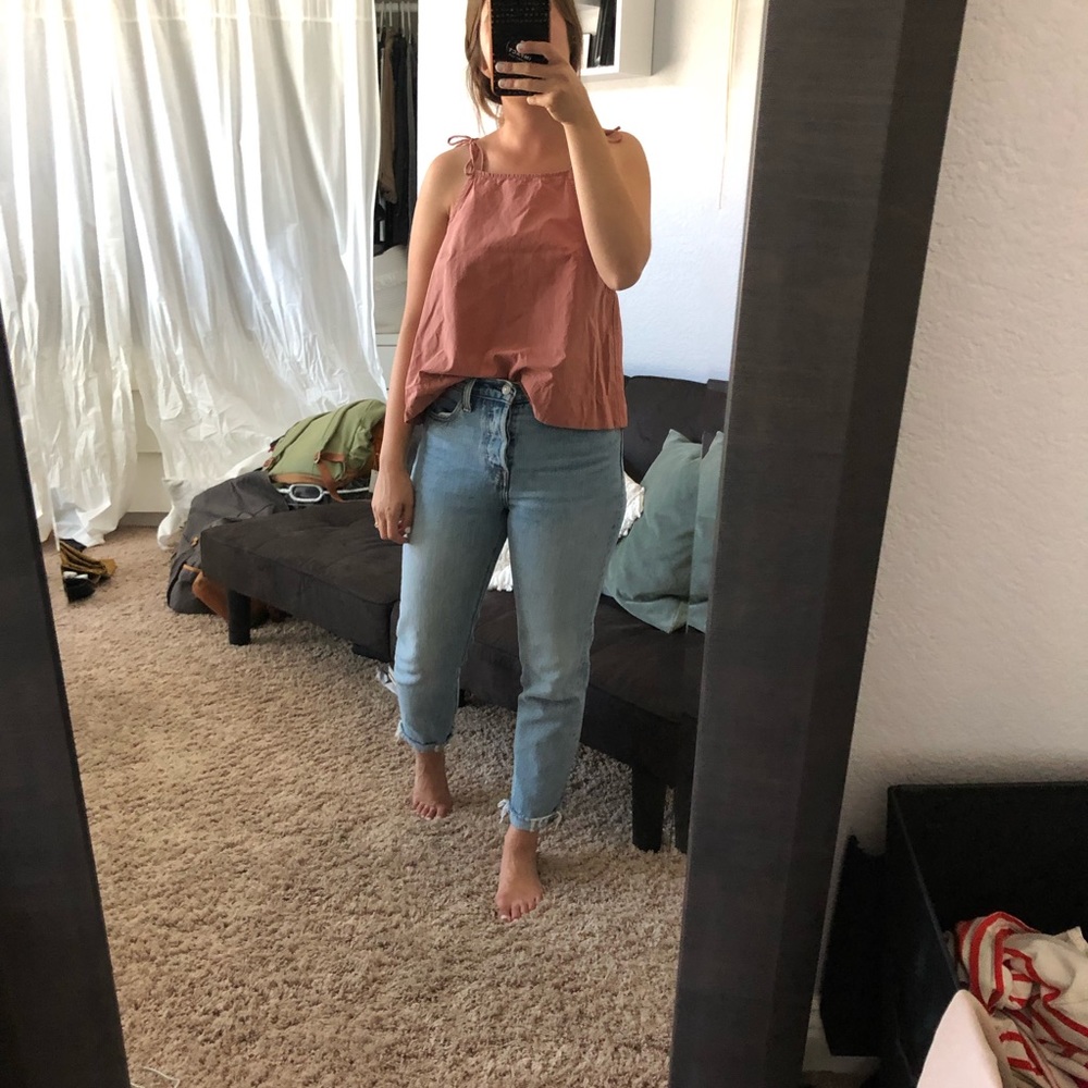 SOLD | Cutest tie strap tank 🥰